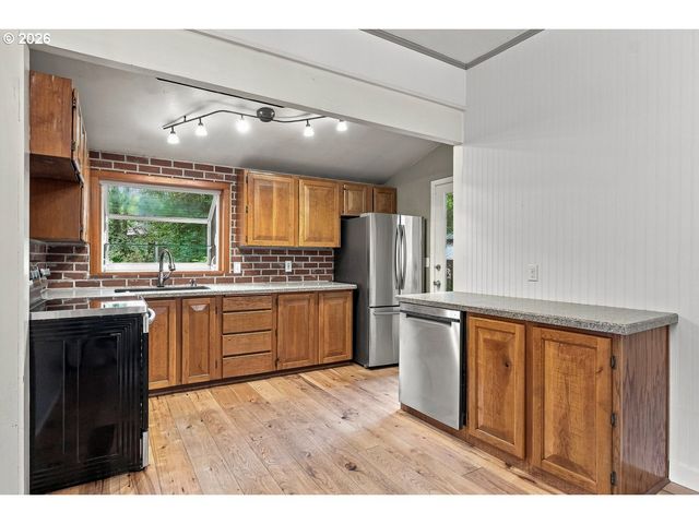 5753 Sw VERMONT St, Portland, OR 97219