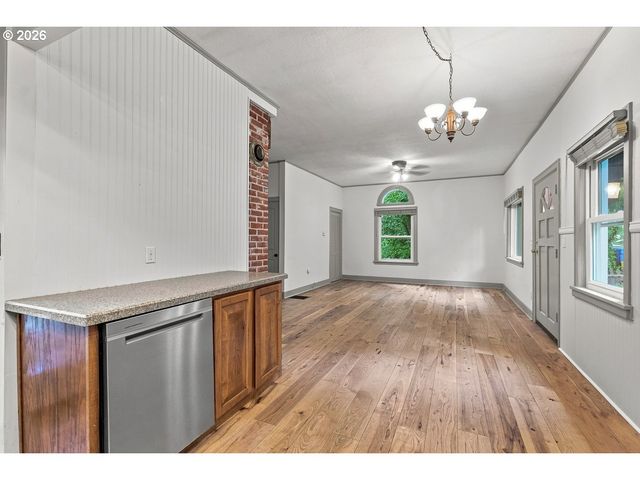 5753 Sw VERMONT St, Portland, OR 97219