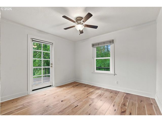 5753 Sw VERMONT St, Portland, OR 97219