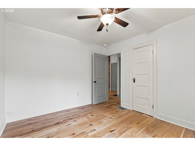 5753 Sw VERMONT St, Portland, OR 97219