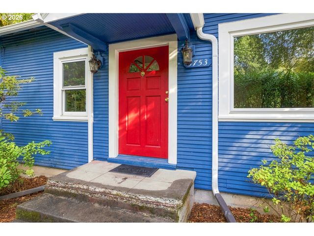 5753 Sw VERMONT St, Portland, OR 97219