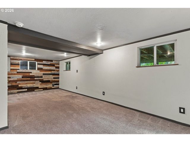 5753 Sw VERMONT St, Portland, OR 97219