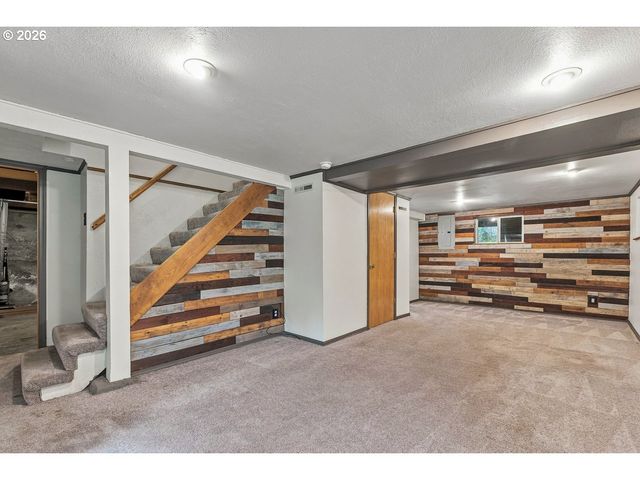 5753 Sw VERMONT St, Portland, OR 97219
