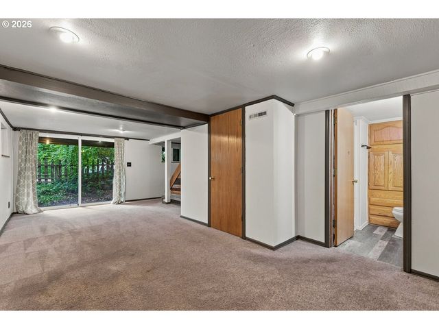 5753 Sw VERMONT St, Portland, OR 97219