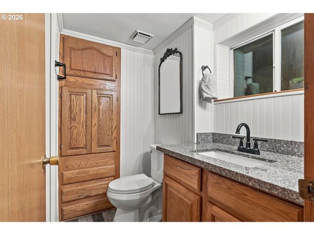 5753 Sw VERMONT St, Portland, OR 97219