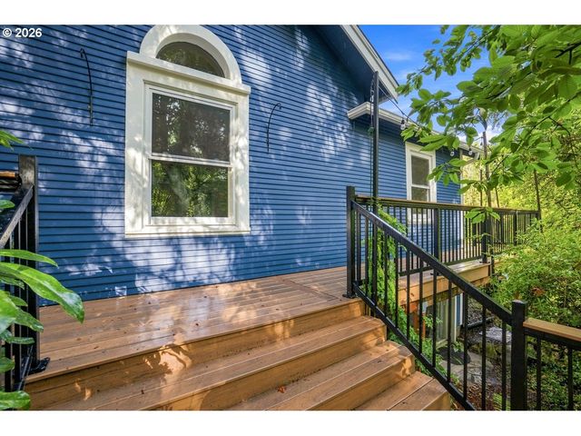 5753 Sw VERMONT St, Portland, OR 97219
