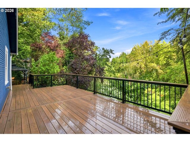 5753 Sw VERMONT St, Portland, OR 97219