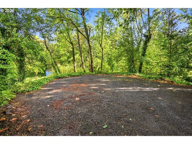 5753 Sw VERMONT St, Portland, OR 97219