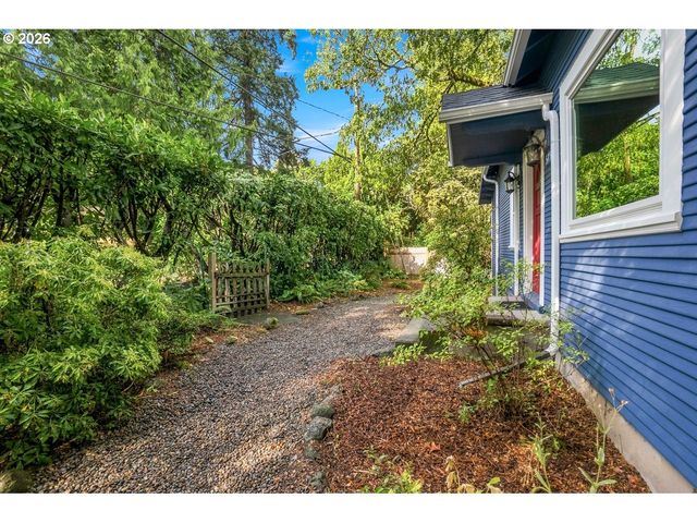 5753 Sw VERMONT St, Portland, OR 97219
