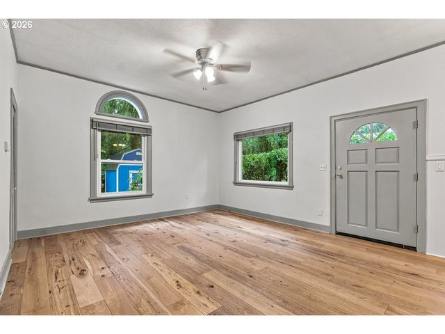 5753 Sw VERMONT St, Portland, OR 97219