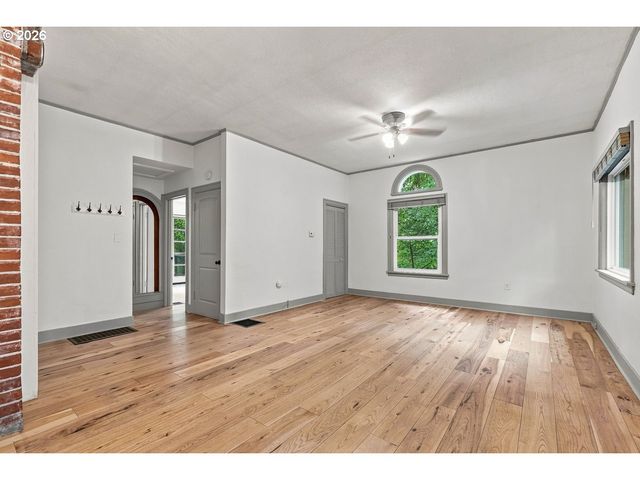 5753 Sw VERMONT St, Portland, OR 97219
