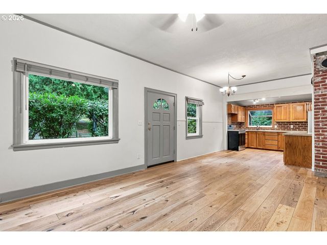 5753 Sw VERMONT St, Portland, OR 97219