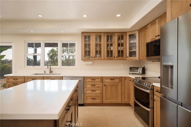 16581 Melville Circle, Huntington Beach, CA 92649