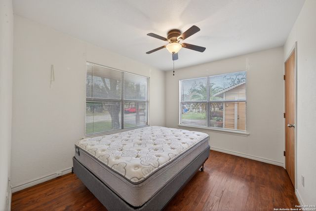 215 S Hackberry Ave, New Braunfels, TX 78130