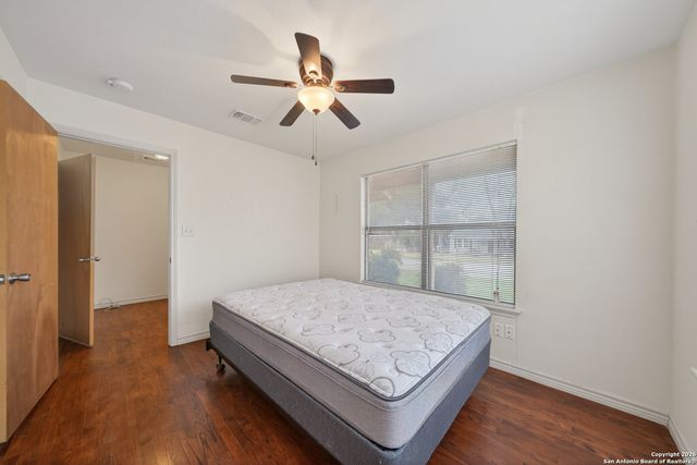 215 S Hackberry Ave, New Braunfels, TX 78130