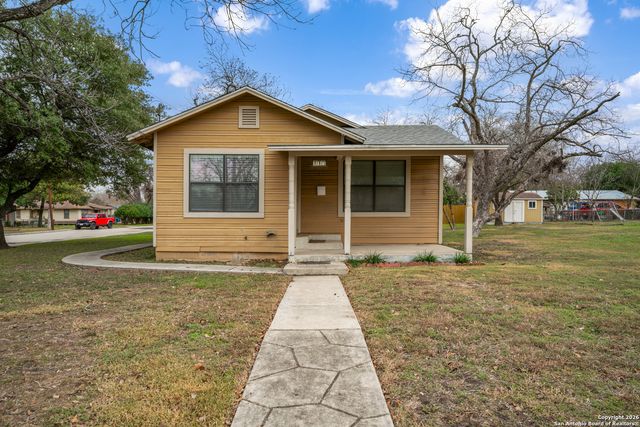 215 S Hackberry Ave, New Braunfels, TX 78130