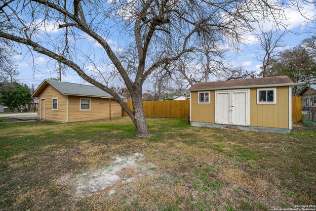 215 S Hackberry Ave, New Braunfels, TX 78130