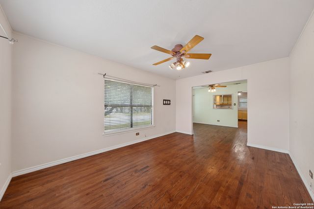 215 S Hackberry Ave, New Braunfels, TX 78130