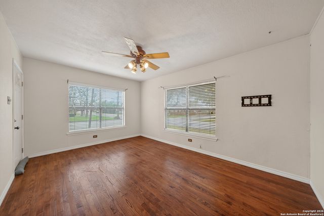 215 S Hackberry Ave, New Braunfels, TX 78130