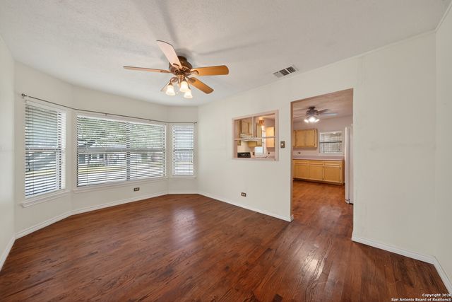 215 S Hackberry Ave, New Braunfels, TX 78130