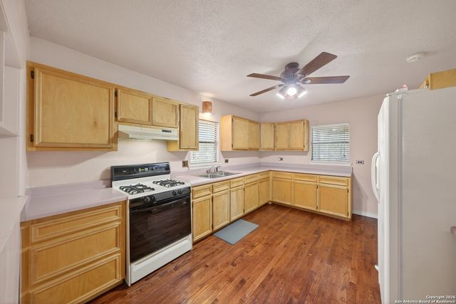 215 S Hackberry Ave, New Braunfels, TX 78130