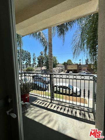 13941 Sherman Way 205, Van Nuys, CA 91405