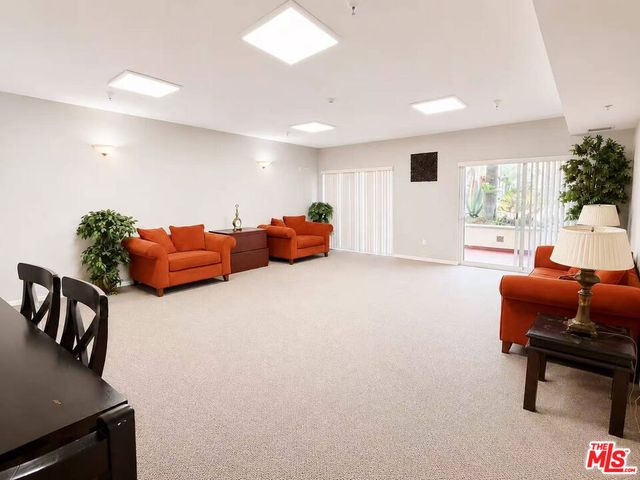 13941 Sherman Way 205, Van Nuys, CA 91405
