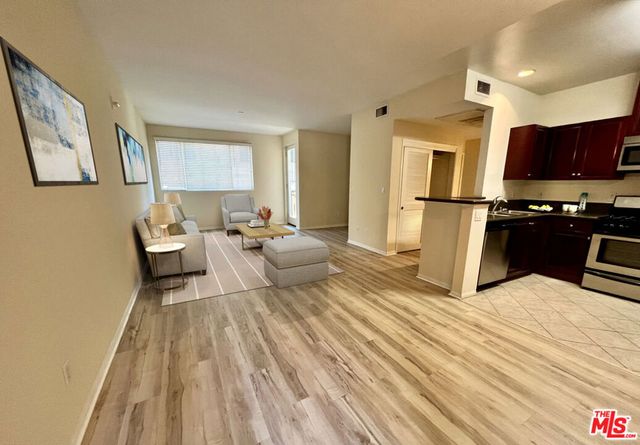 13941 Sherman Way 205, Van Nuys, CA 91405