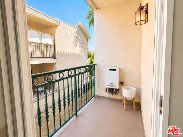 13941 Sherman Way 205, Van Nuys, CA 91405