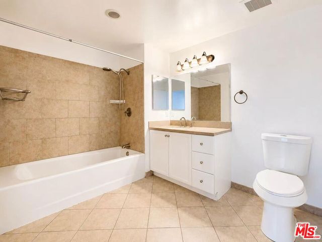 13941 Sherman Way 205, Van Nuys, CA 91405