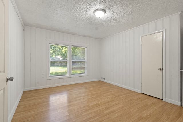 1305 Anthony Street, Gainesville, TX 76240