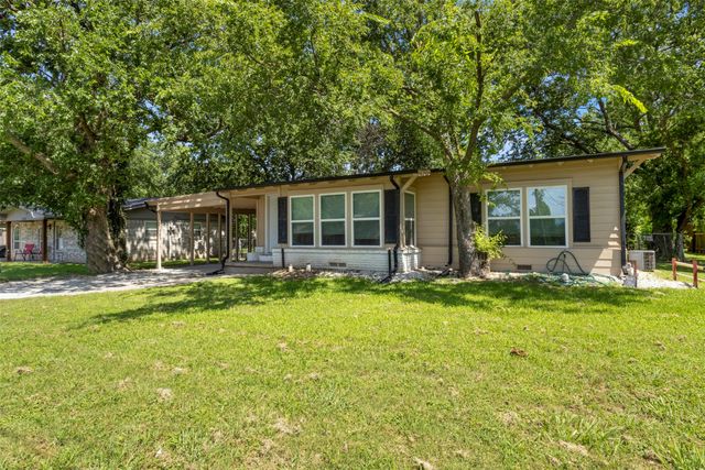1305 Anthony Street, Gainesville, TX 76240