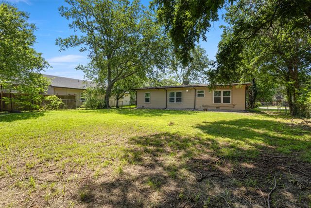 1305 Anthony Street, Gainesville, TX 76240