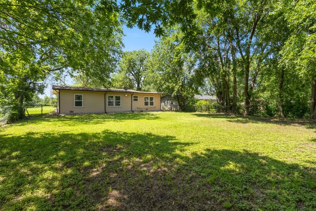 1305 Anthony Street, Gainesville, TX 76240