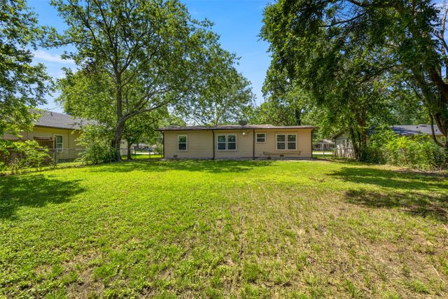 1305 Anthony Street, Gainesville, TX 76240