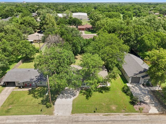 1305 Anthony Street, Gainesville, TX 76240