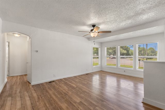 1305 Anthony Street, Gainesville, TX 76240