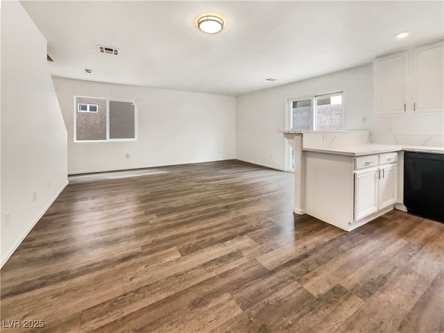 9133 Black Beauty Street, Las Vegas, NV 89113