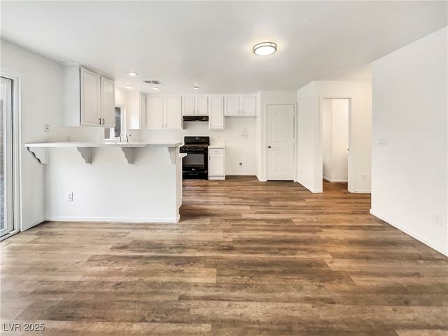 9133 Black Beauty Street, Las Vegas, NV 89113