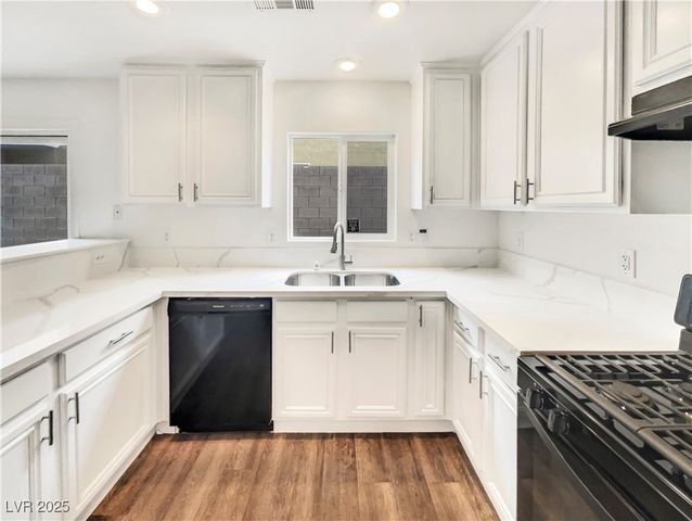 9133 Black Beauty Street, Las Vegas, NV 89113