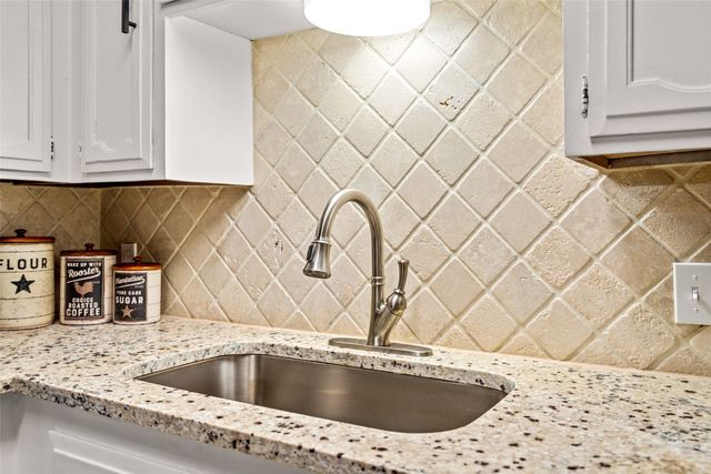 1032 Kane Street, Benbrook, TX 76126