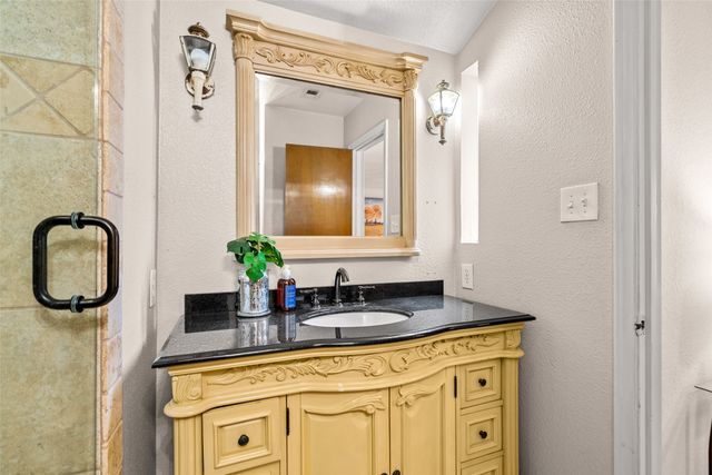 1032 Kane Street, Benbrook, TX 76126
