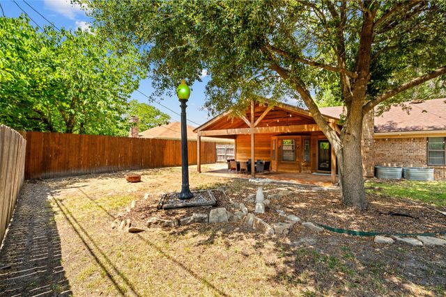 1032 Kane Street, Benbrook, TX 76126