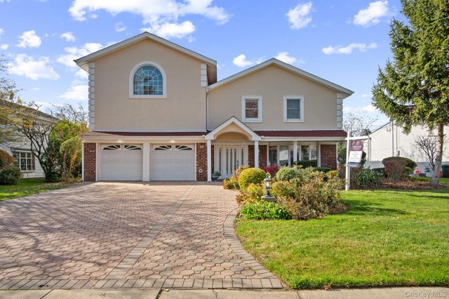 89 Nottingham Road, Manhasset Hills, NY 11040