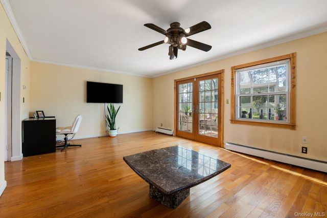 89 Nottingham Road, Manhasset Hills, NY 11040