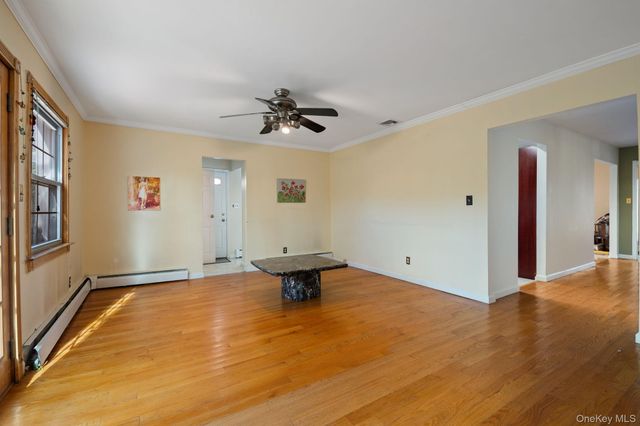 89 Nottingham Road, Manhasset Hills, NY 11040