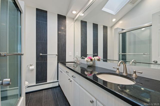 89 Nottingham Road, Manhasset Hills, NY 11040