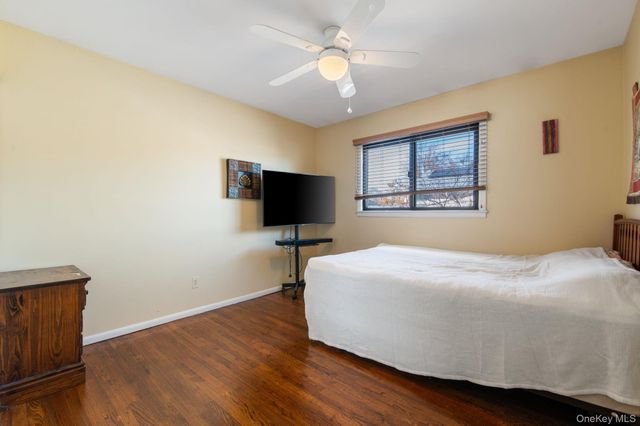 89 Nottingham Road, Manhasset Hills, NY 11040