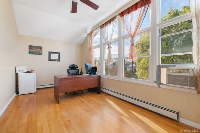 89 Nottingham Road, Manhasset Hills, NY 11040