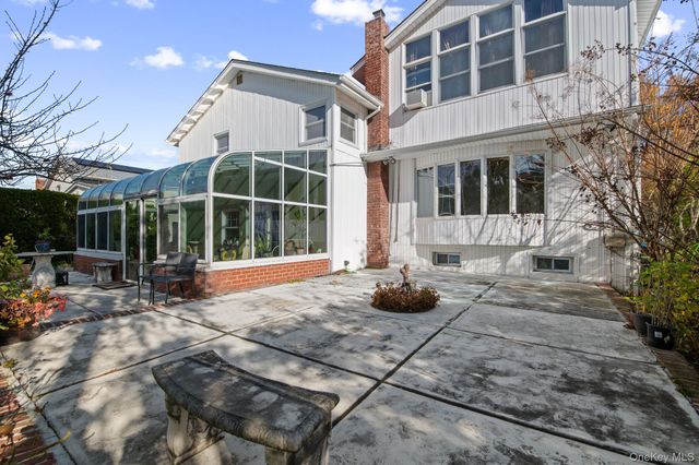 89 Nottingham Road, Manhasset Hills, NY 11040